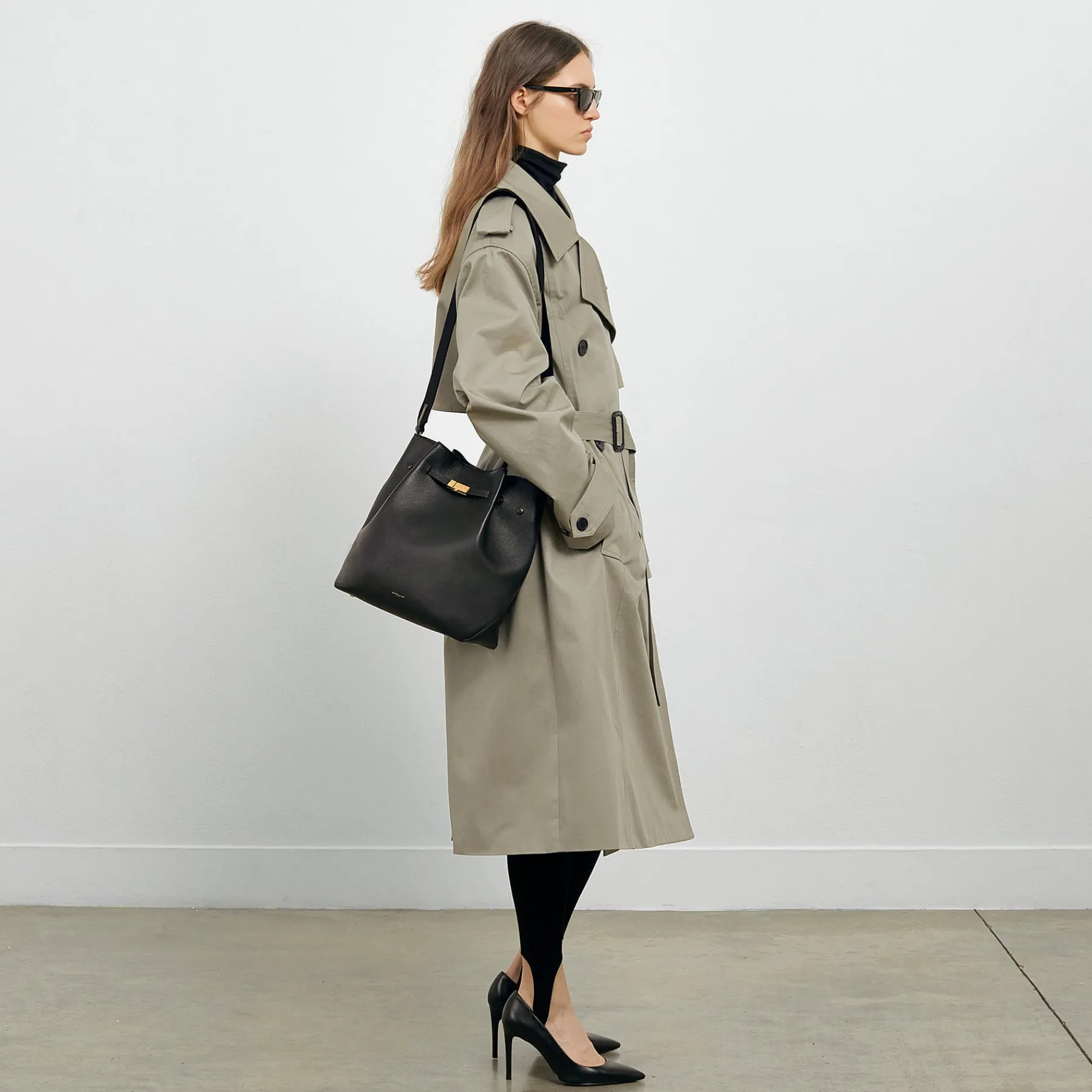 Fashion DeMellier The New York Large Bucket Taupe Small Grain