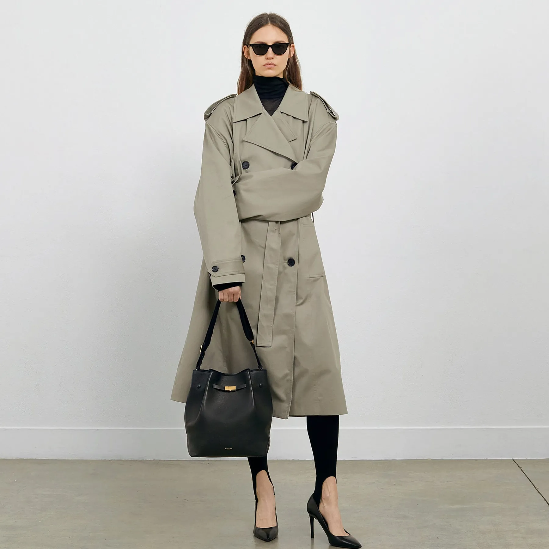 Discount DeMellier The New York Large Bucket Black Small Grain